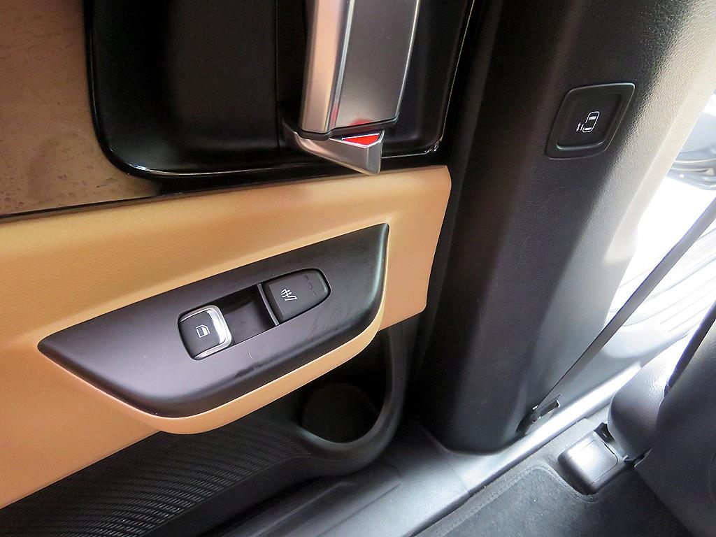 KIA Carnival - Vista 10