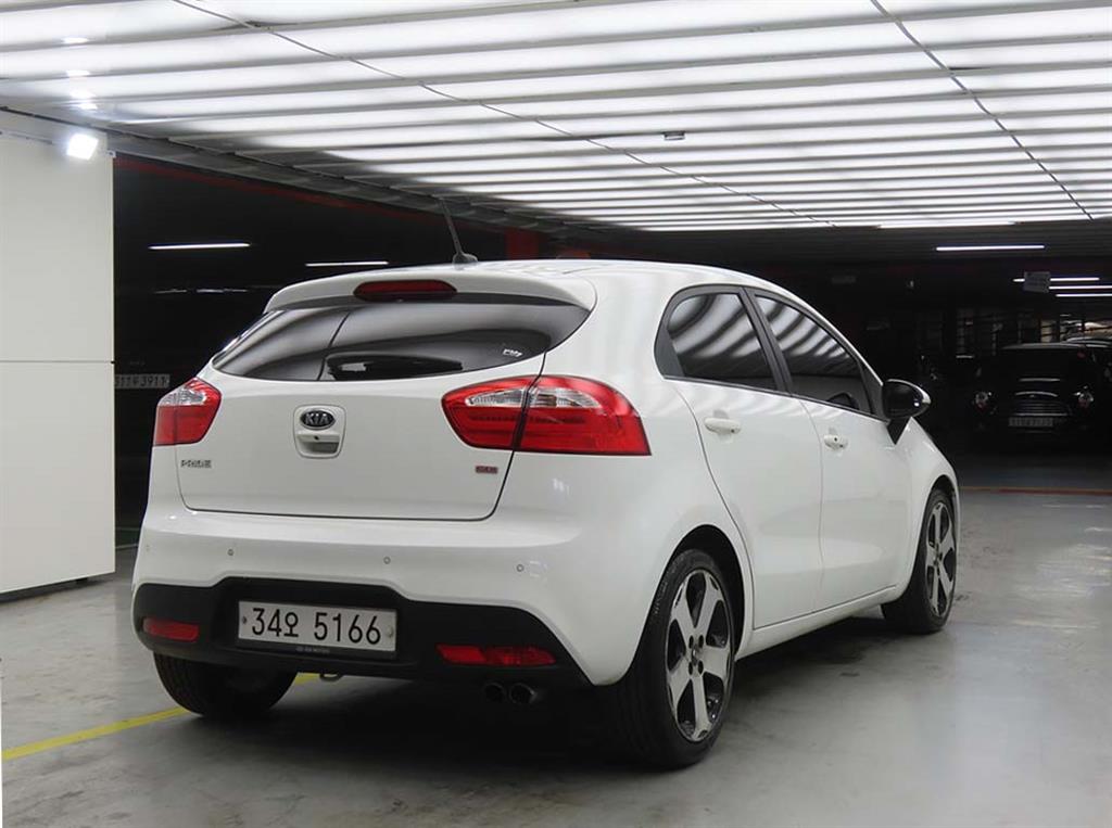 KIA Pride - Vista 4