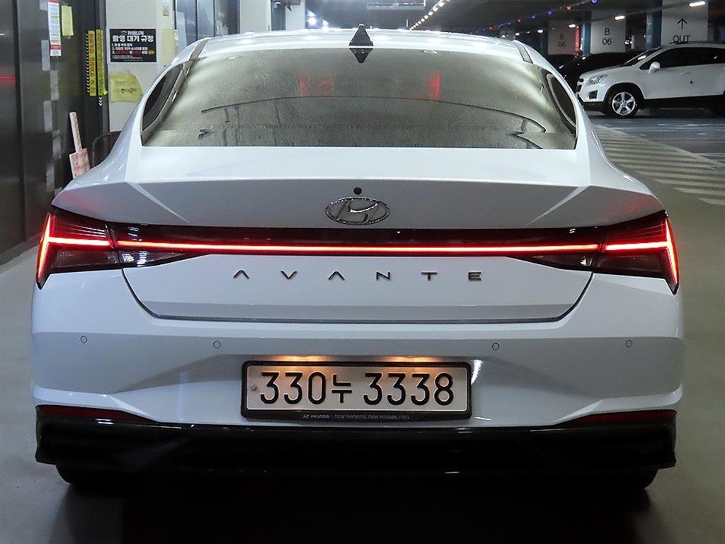 HYUNDAI Avante - Vista 5
