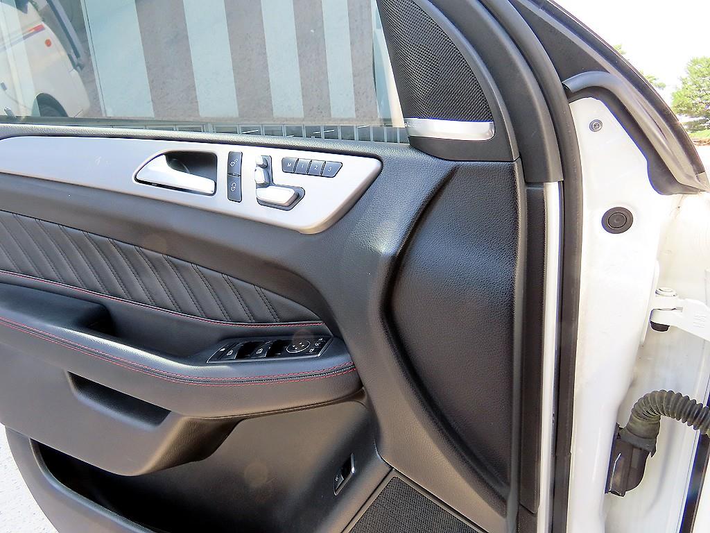 Mercedes Benz GLE Class - Vista 11