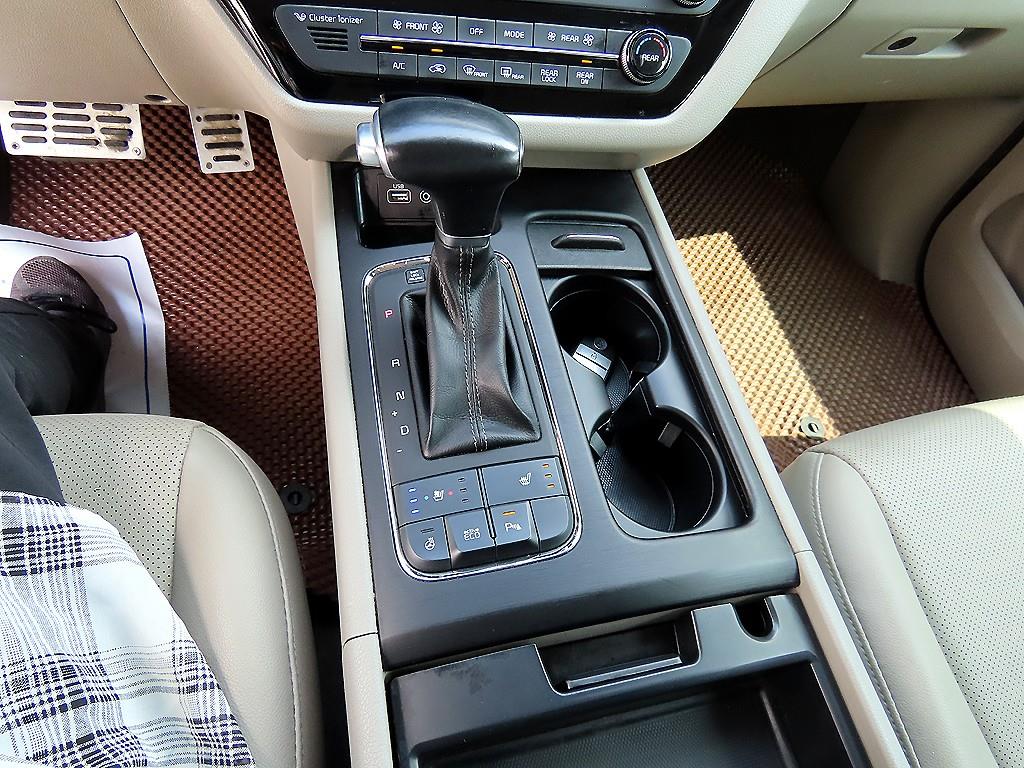 KIA Carnival - Vista 11