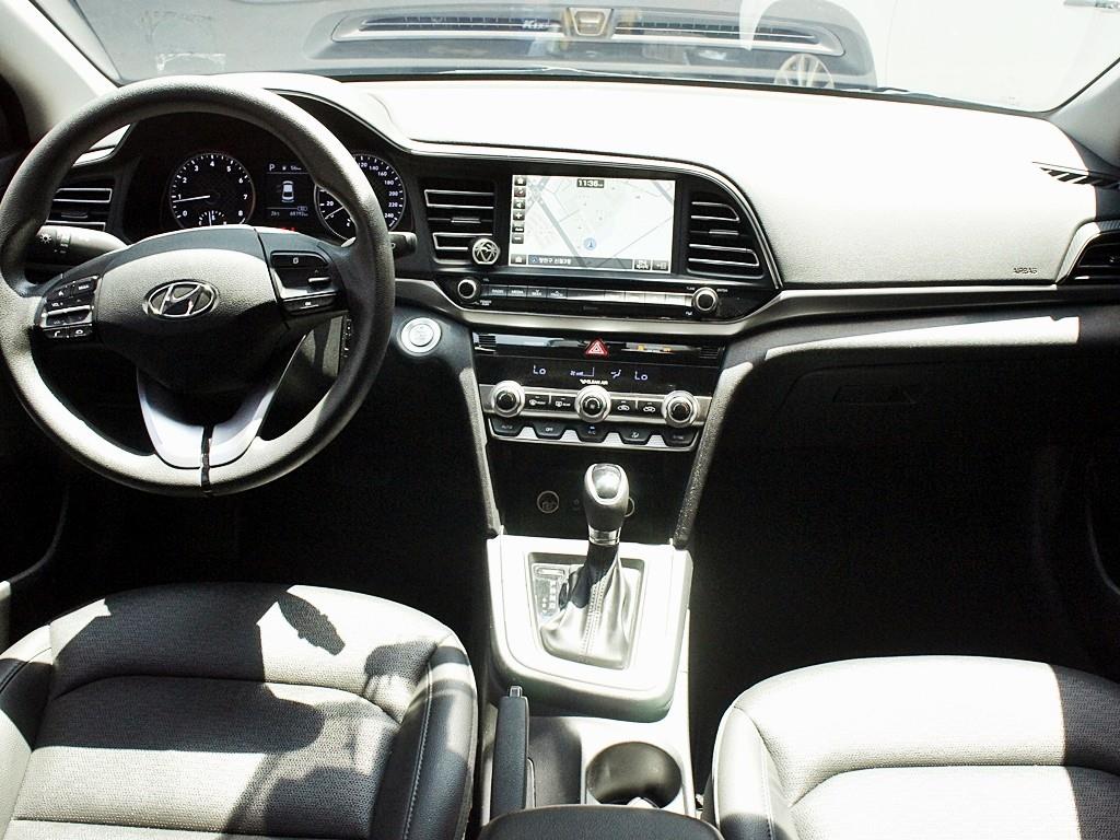 HYUNDAI Avante - Vista 9