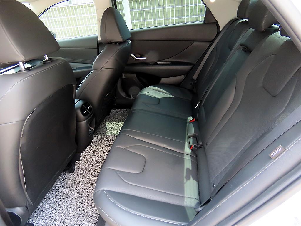 HYUNDAI Avante - Vista 6