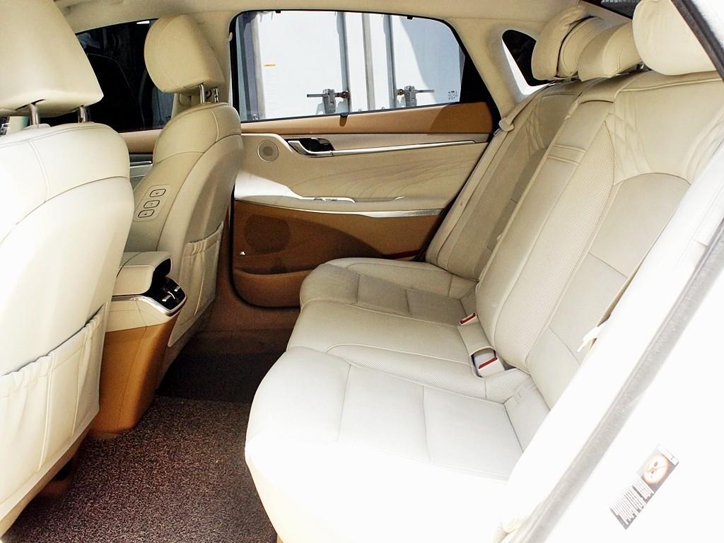 HYUNDAI Grandeur - Vista 11