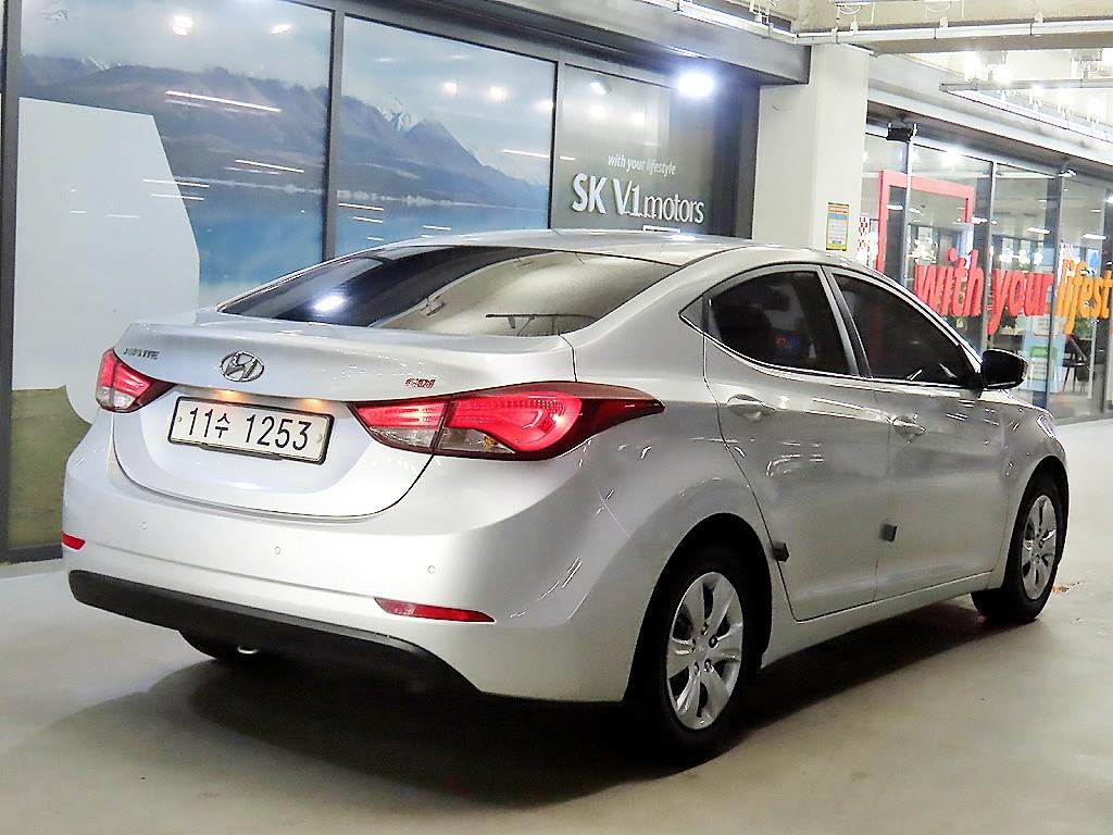 HYUNDAI Avante - Vista 4