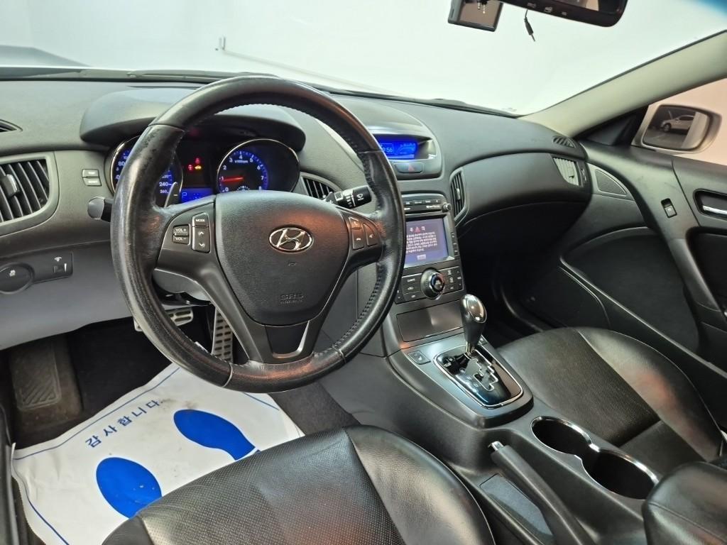 HYUNDAI Genesis - Vista 7