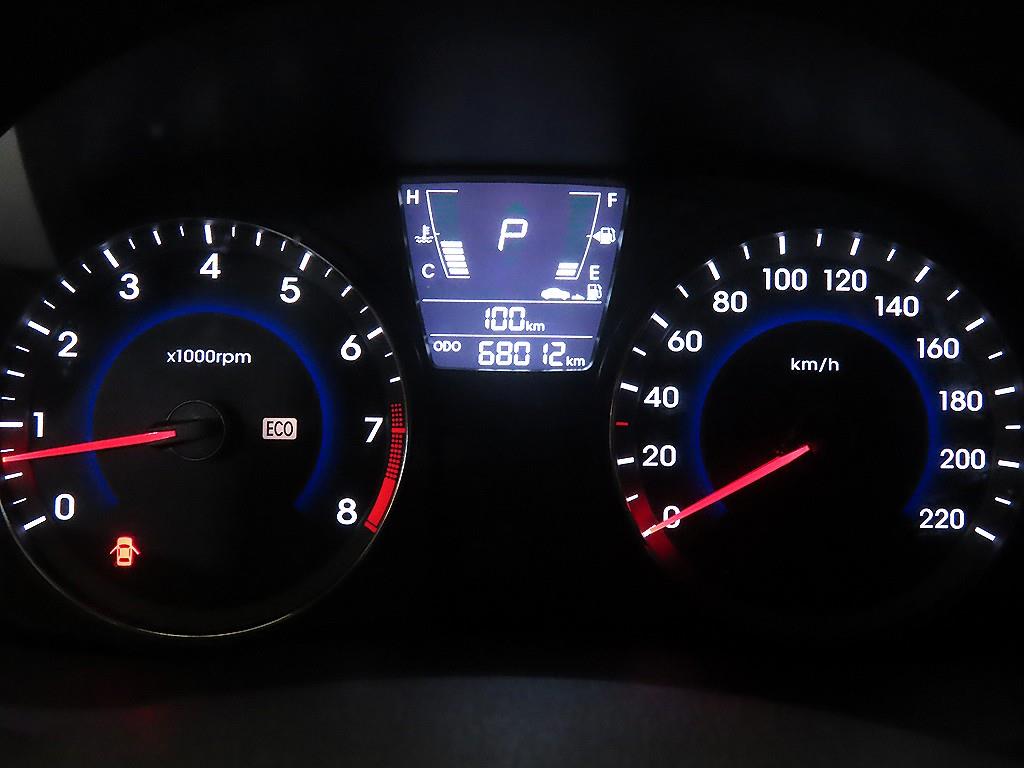 HYUNDAI Accent - Vista 9