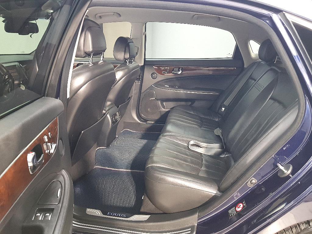 HYUNDAI Equus - Vista 9