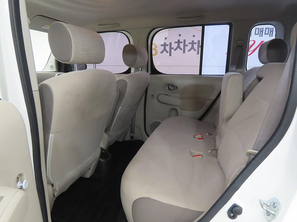 Nissan Cube - Vista 6