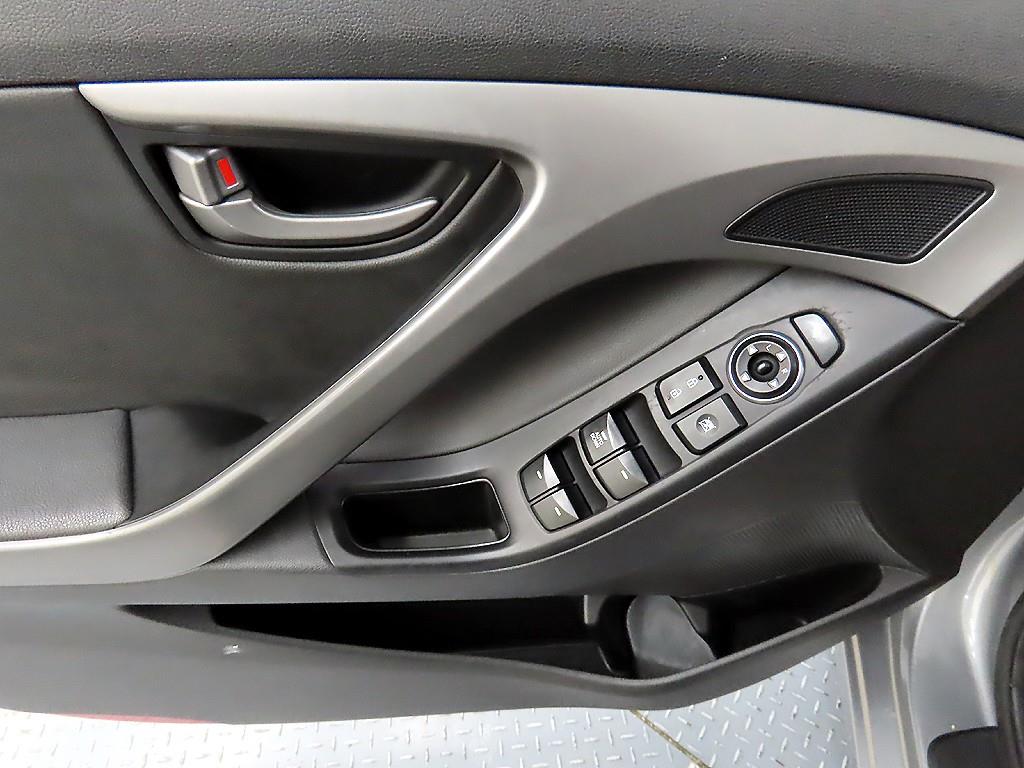 HYUNDAI Avante - Vista 11