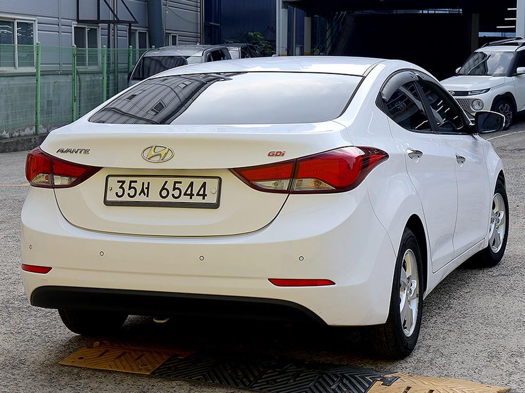 HYUNDAI Avante - Vista 7
