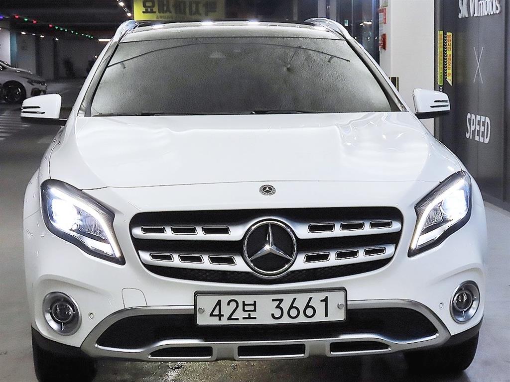 Mercedes Benz GLA Class - Vista 2