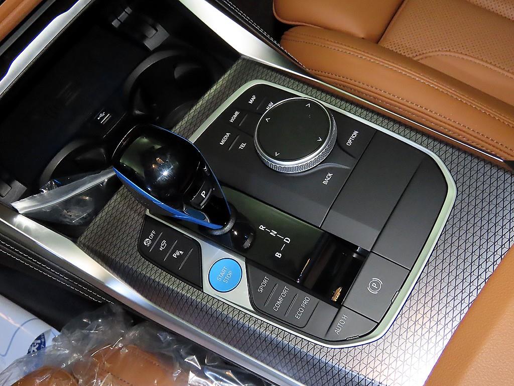 BMW i4 - Vista 12