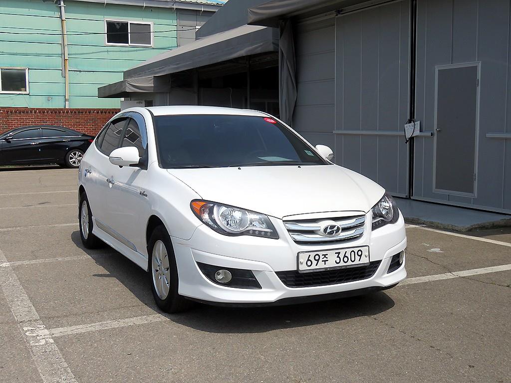 HYUNDAI Avante - Vista 2