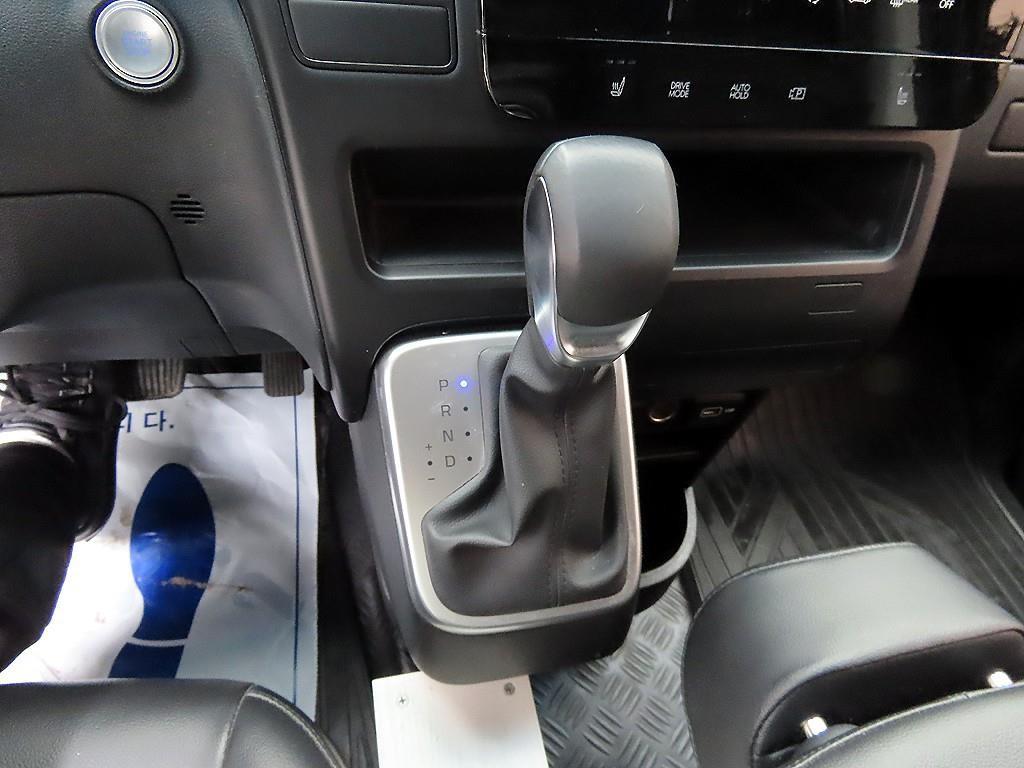 HYUNDAI Staria - Vista 10
