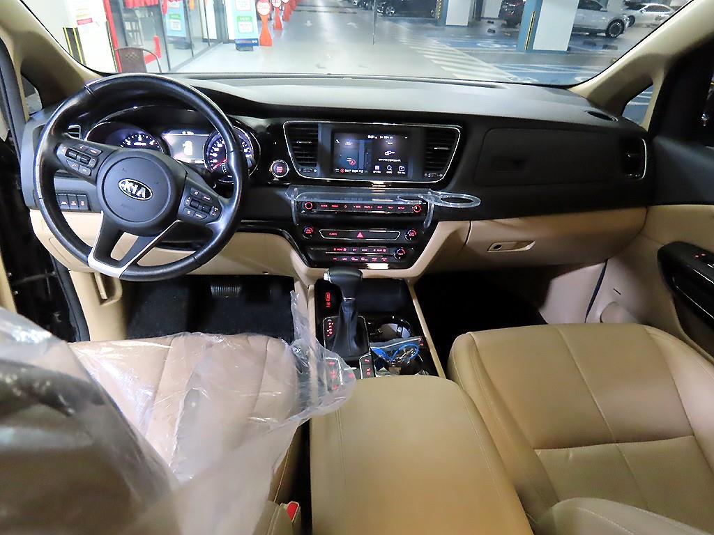 KIA Carnival - Vista 10