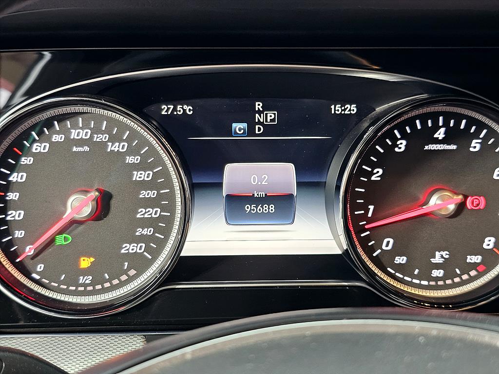 Mercedes Benz E class - Vista 7