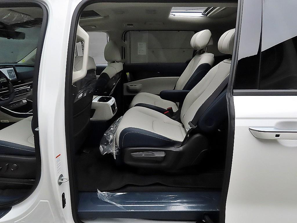 KIA Carnival - Vista 6