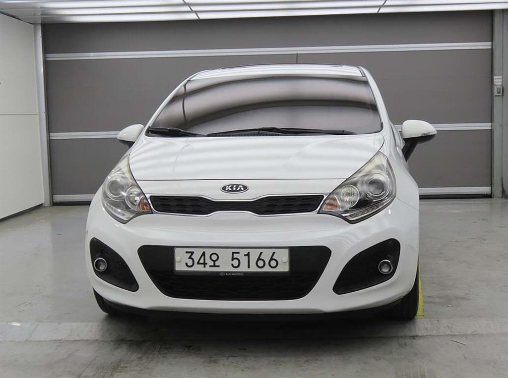 KIA Pride - Vista 2
