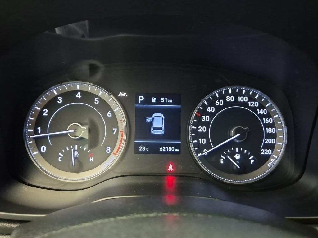 HYUNDAI Venue - Vista 6