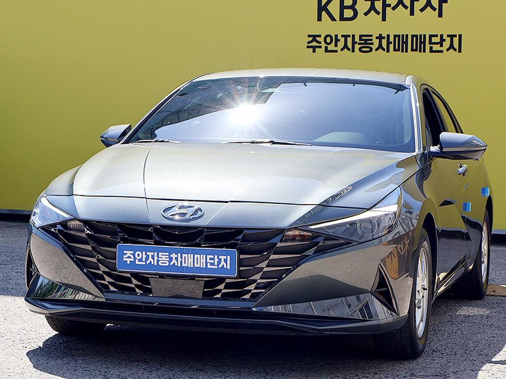 HYUNDAI Avante - Vista 3
