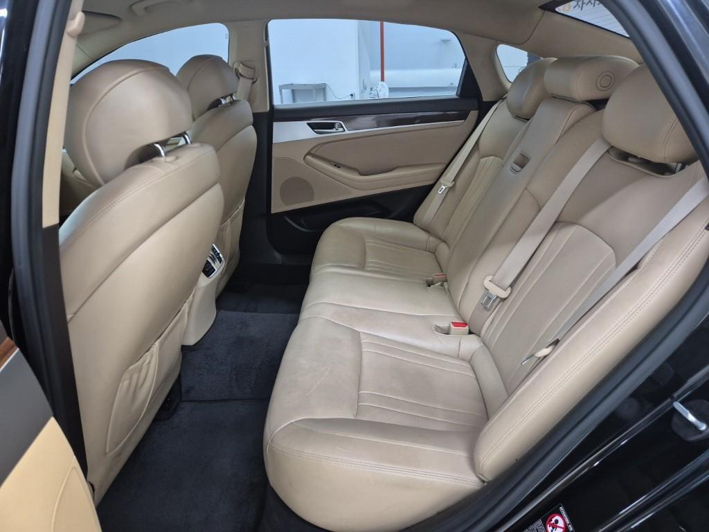 HYUNDAI Genesis - Vista 12