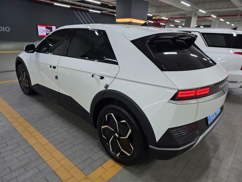 HYUNDAI Ioniq 5 - Vista 4