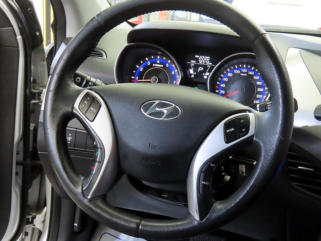 HYUNDAI Avante - Vista 8
