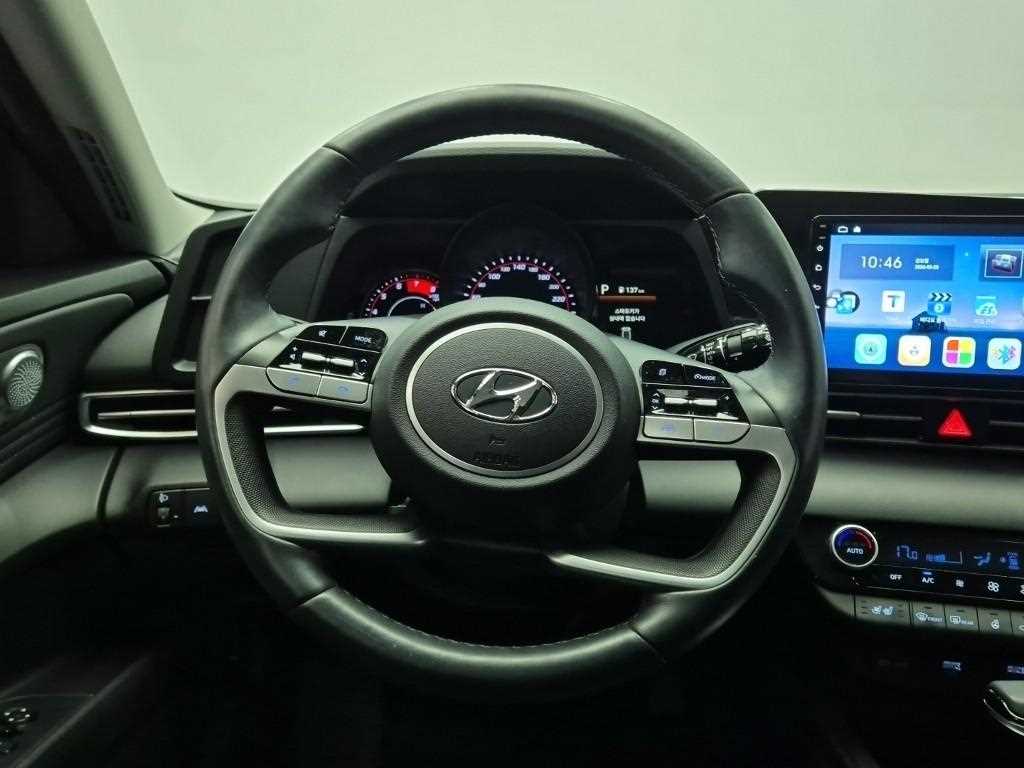 HYUNDAI Avante - Vista 9