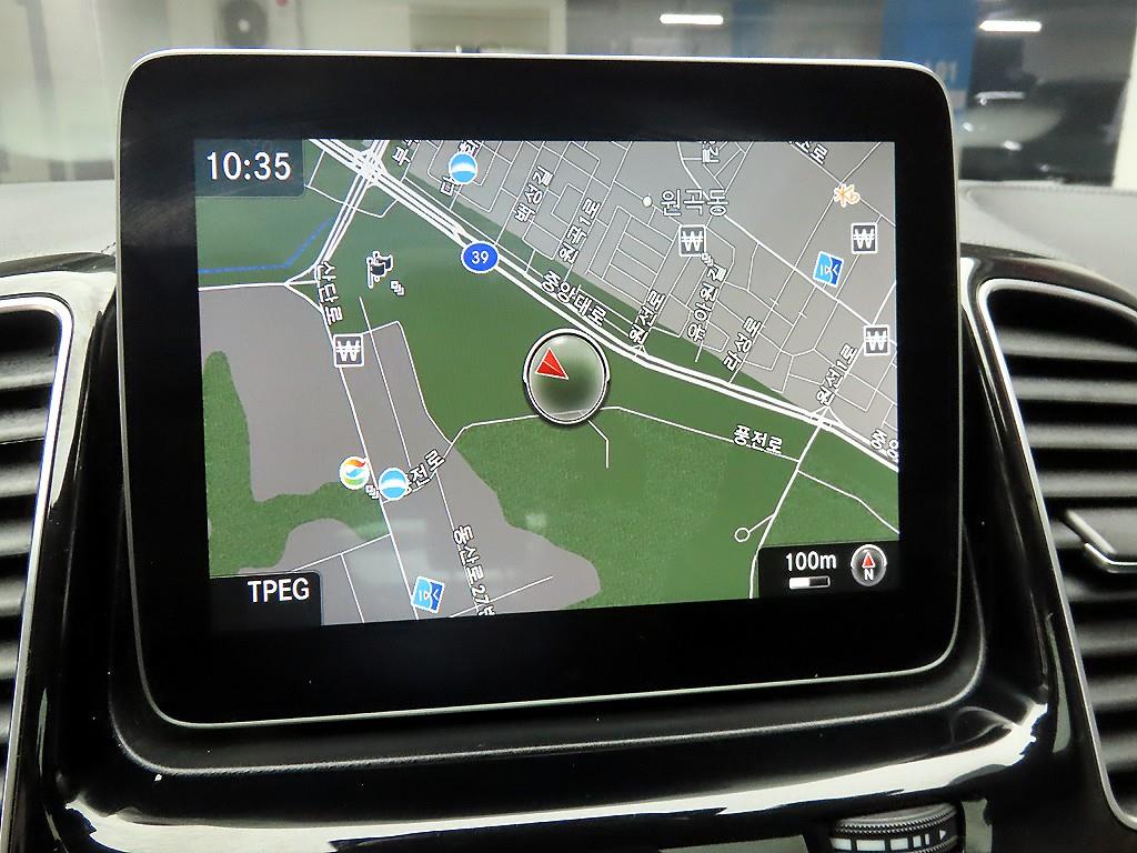 Mercedes Benz GLE Class - Vista 9
