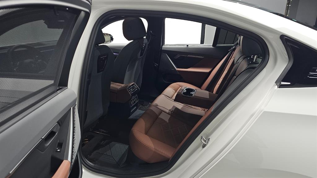 BMW 5 Series - Vista 11