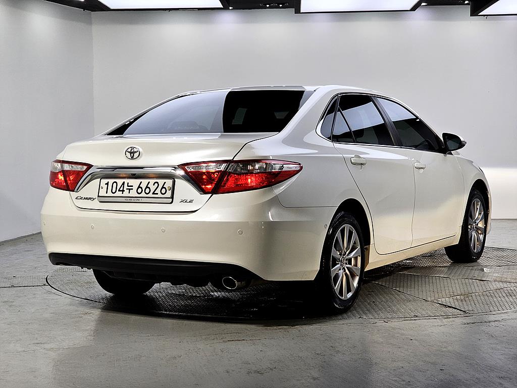 Toyota Camry - Vista 4
