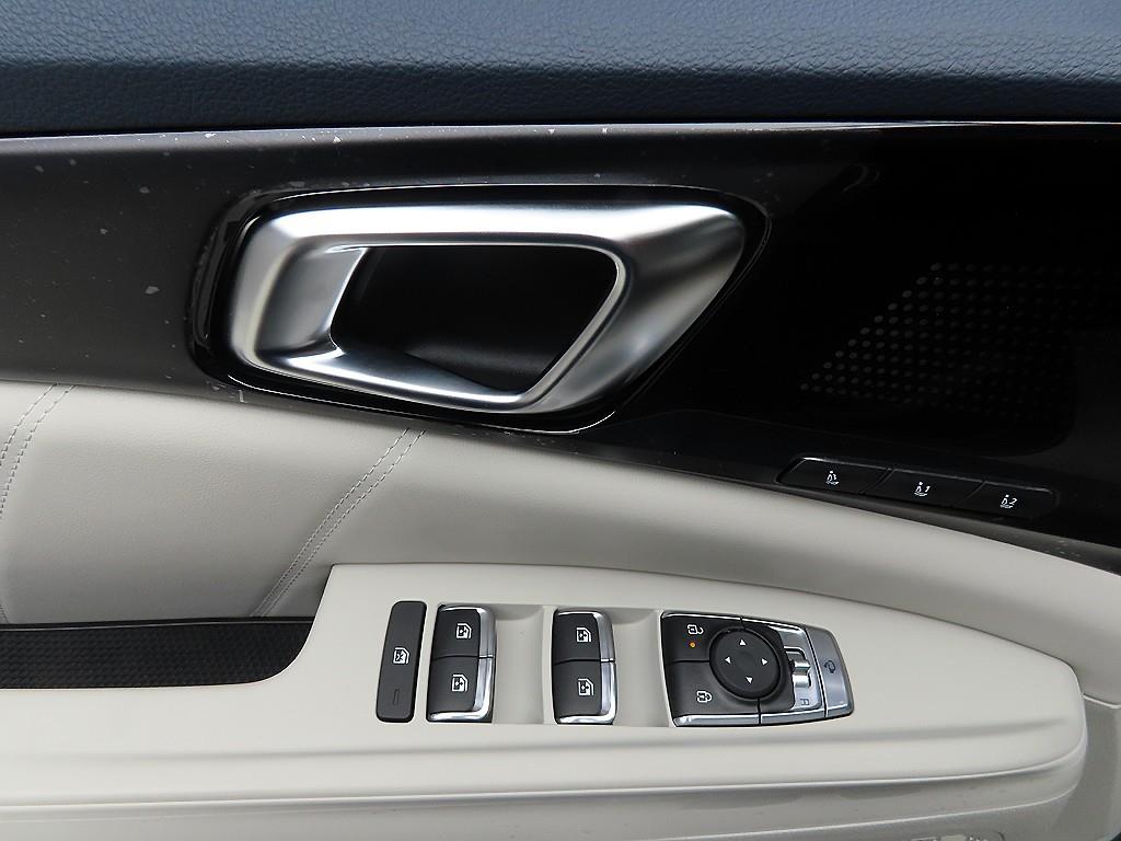 KIA Carnival - Vista 11