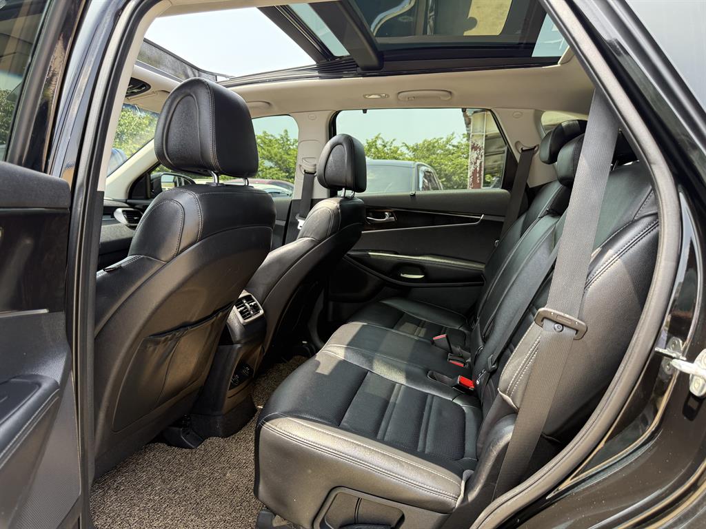 KIA Sorento - Vista 9