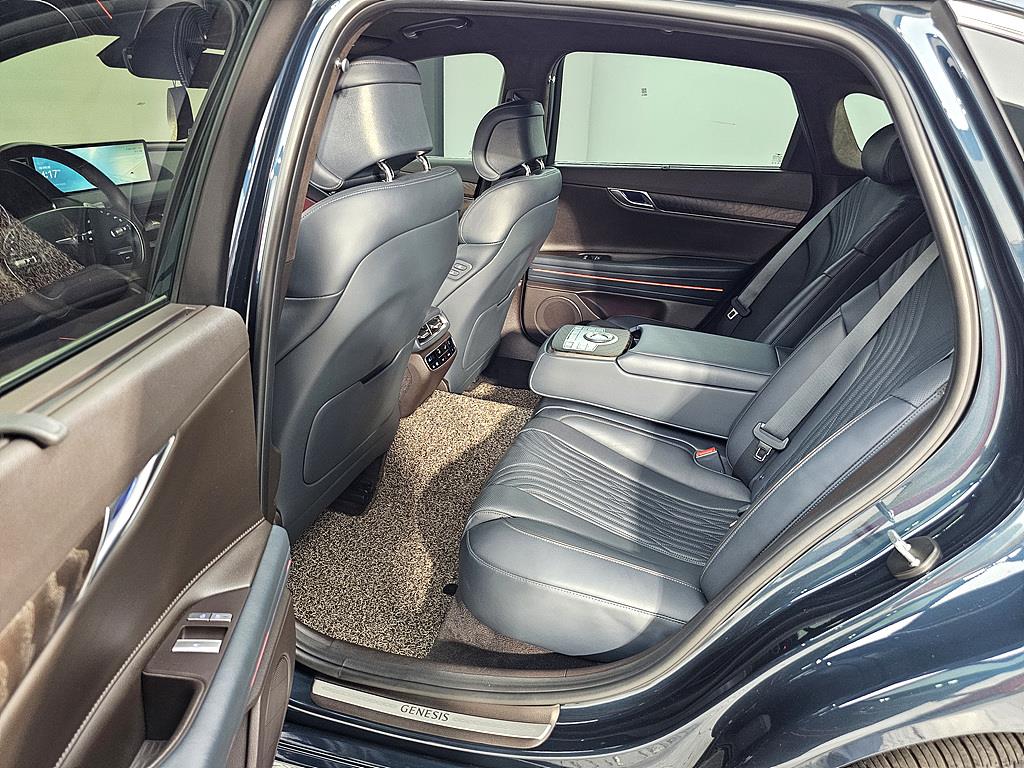 Genesis G80 - Vista 9