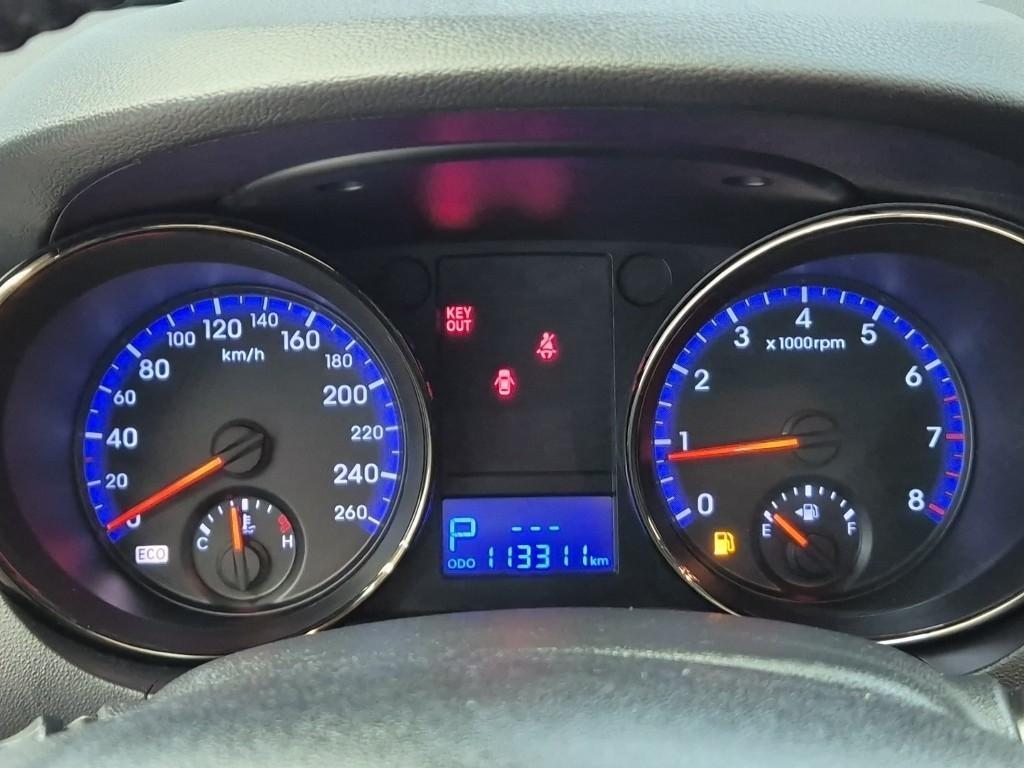 HYUNDAI Genesis - Vista 6