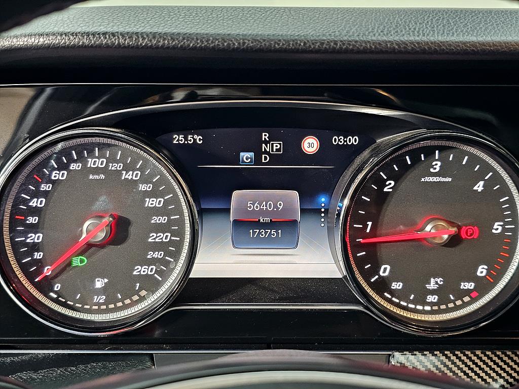Mercedes Benz E class - Vista 7