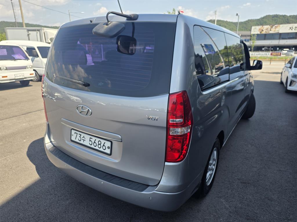 HYUNDAI Starex - Vista 2