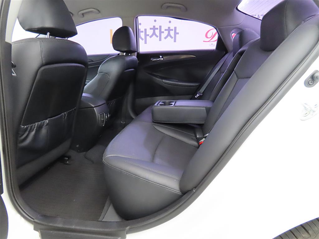 HYUNDAI Sonata - Vista 6