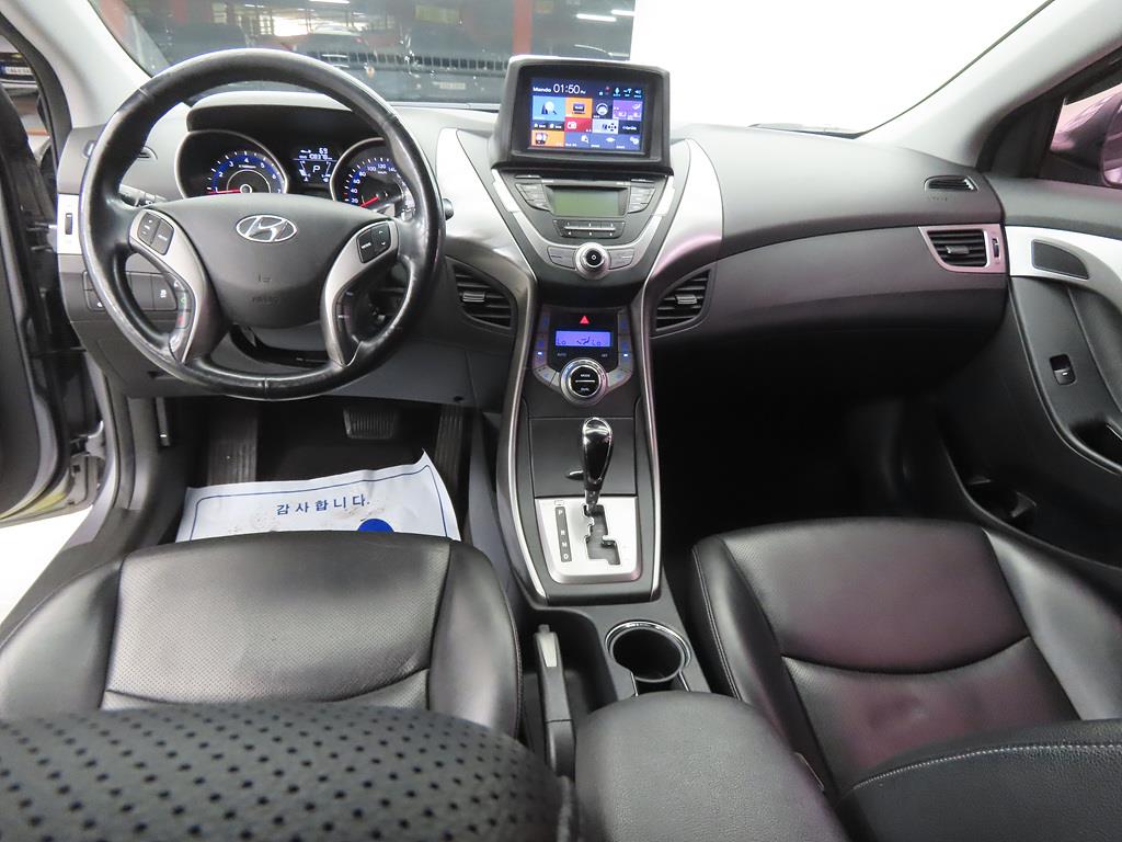 HYUNDAI Avante - Vista 7