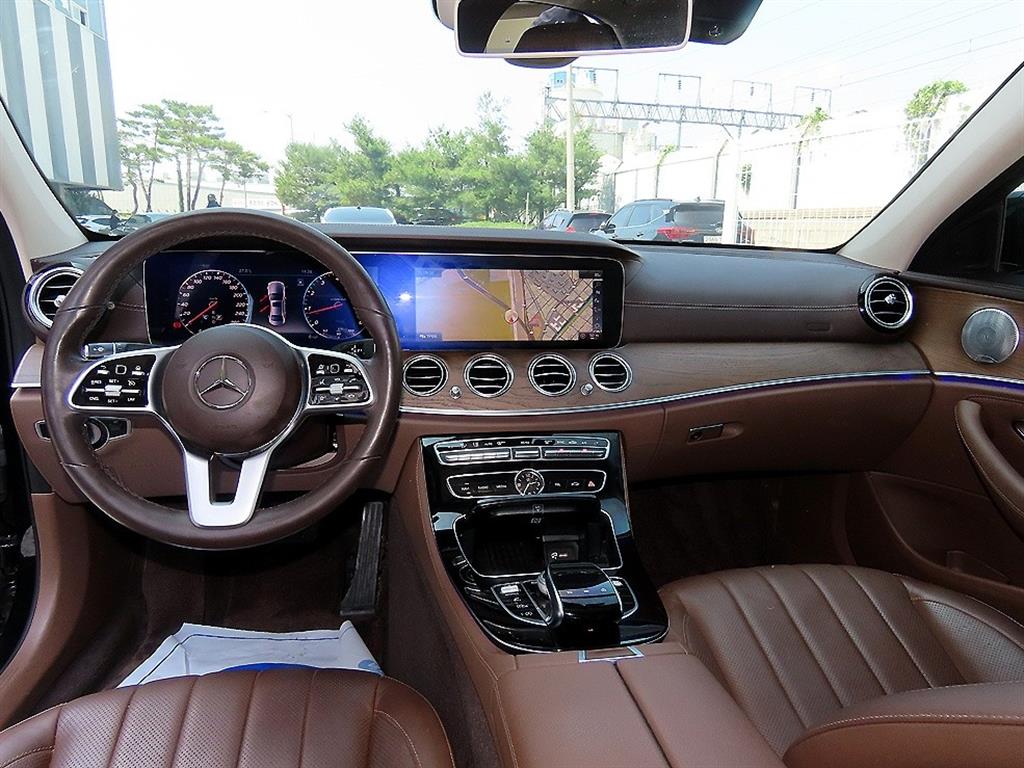 Mercedes Benz E class - Vista 7