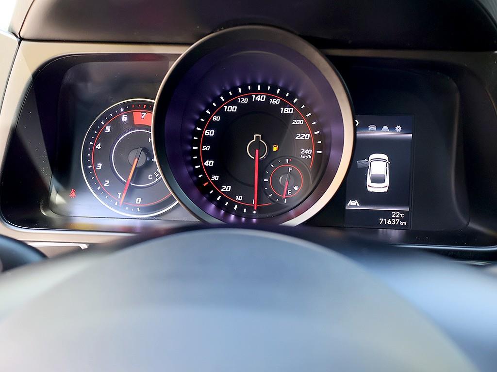 HYUNDAI Avante - Vista 11