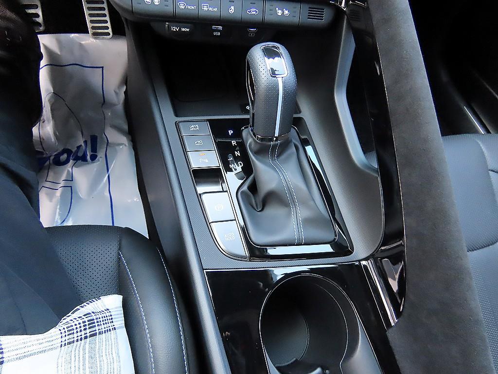 HYUNDAI Avante - Vista 10