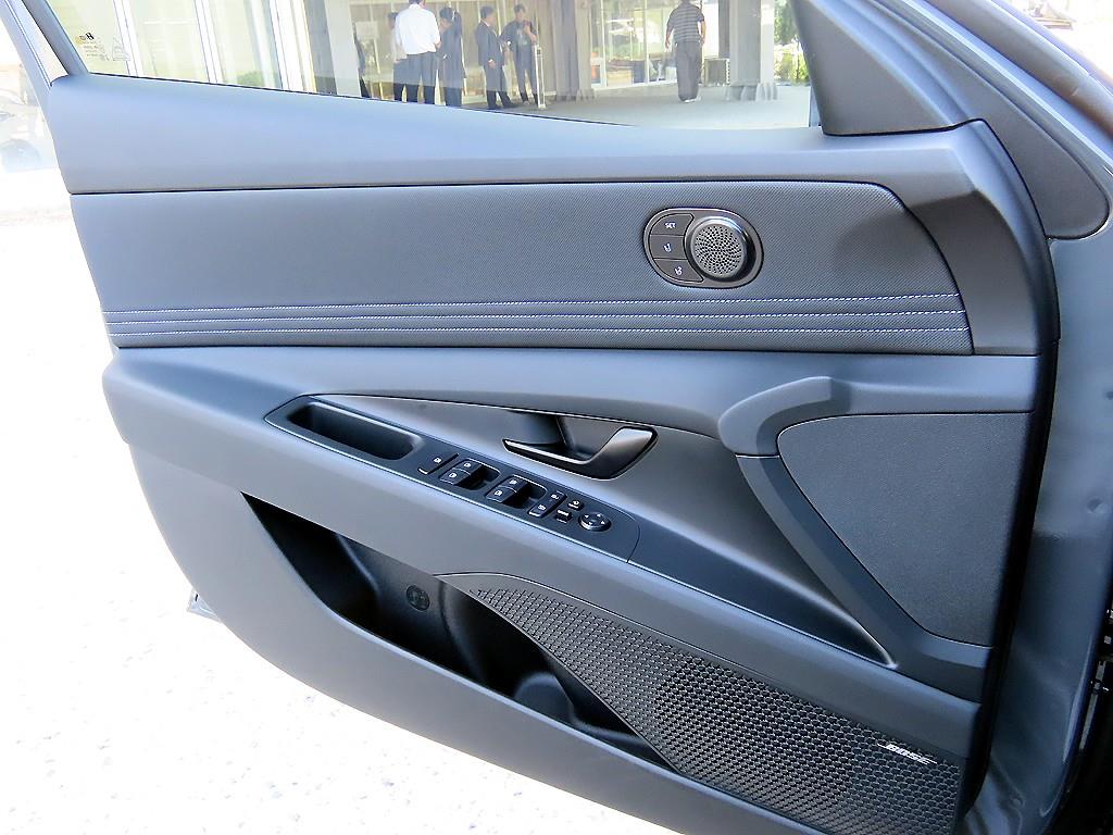 HYUNDAI Avante - Vista 11