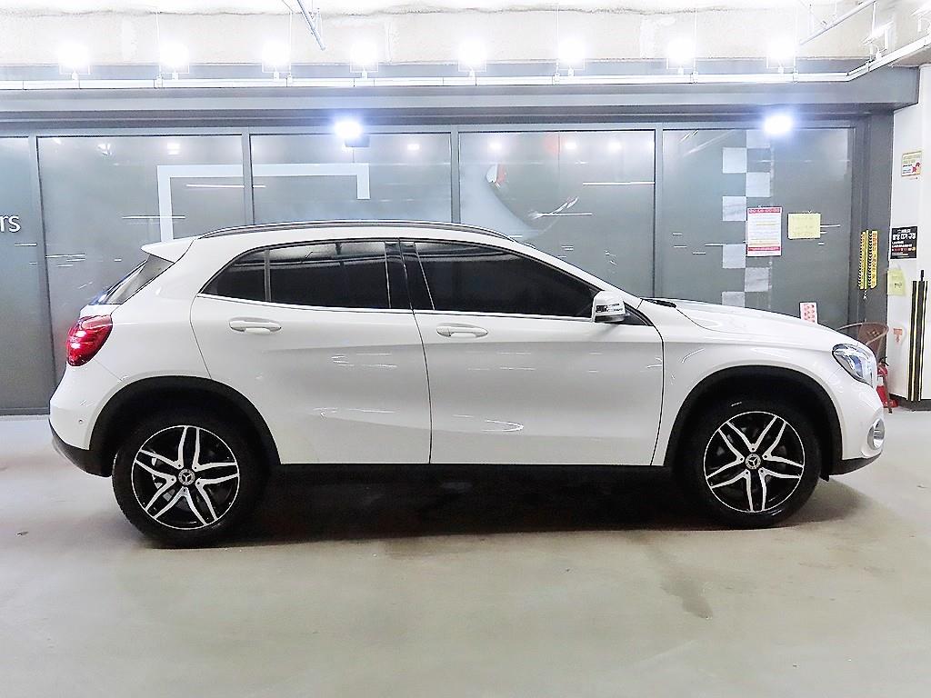 Mercedes Benz GLA Class - Vista 3