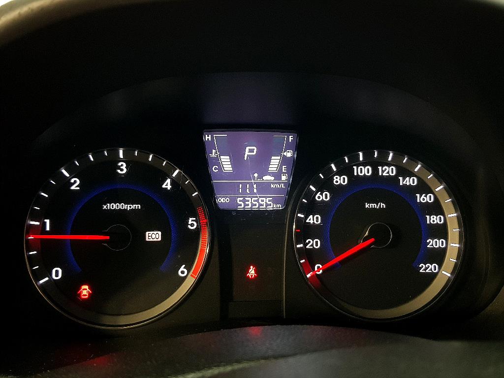 HYUNDAI Accent - Vista 7