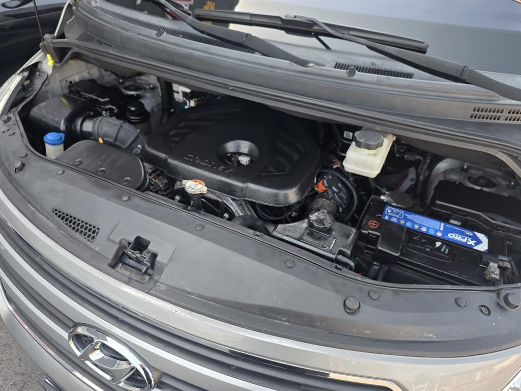 HYUNDAI Starex - Vista 6