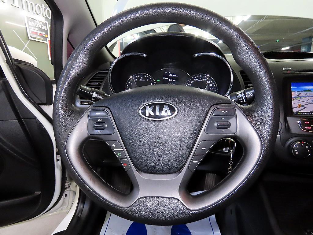 KIA K3 - Vista 8