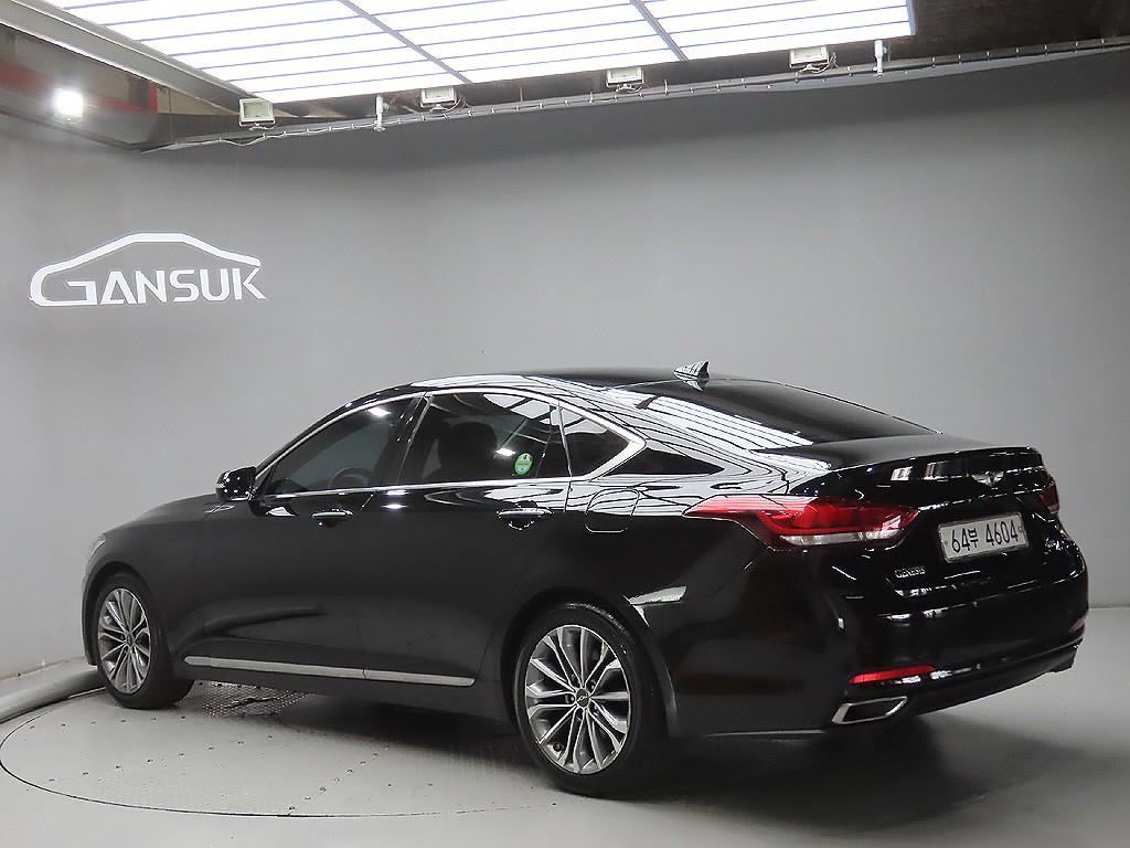 HYUNDAI Genesis - Vista 5