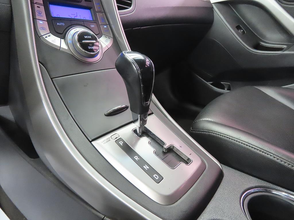 HYUNDAI Avante - Vista 11